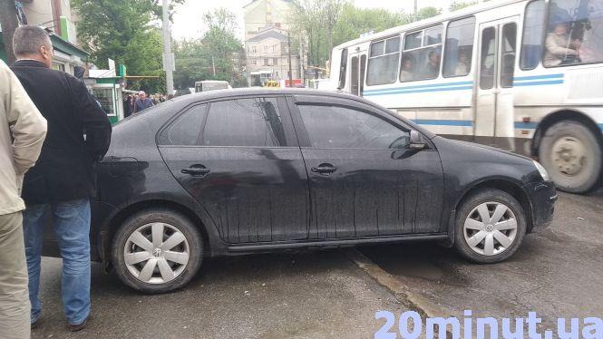 Новини Тернополя - фото з Біля "Шостого" чоловік помер за кермом власного авто Біля "Шостого" чоловік помер за кермом власного авто, фото №2 на сайті 20minut.ua