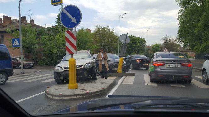 Новини Вінниці - фото з На Магістратській зіткнулися Daewoo та Kia. Машини опинилися на острівці безпеки На Магістратській зіткнулися Daewoo та Kia. Машини опинилися на острівці безпеки, фото №2 на сайті 20minut.ua