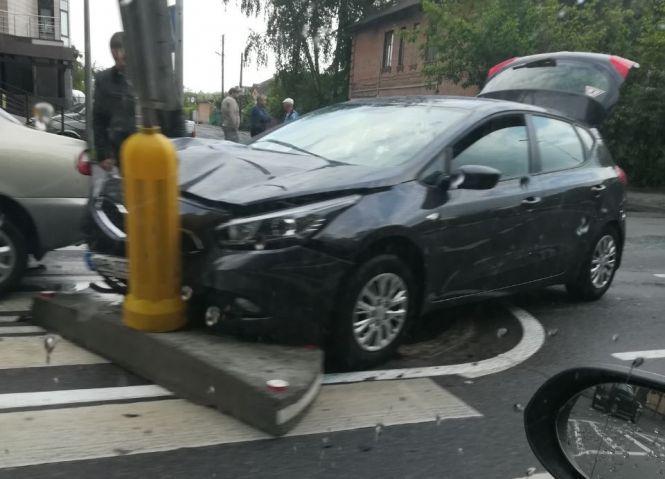 Новини Вінниці - фото з На Магістратській зіткнулися Daewoo та Kia. Машини опинилися на острівці безпеки На Магістратській зіткнулися Daewoo та Kia. Машини опинилися на острівці безпеки, фото №4 на сайті 20minut.ua