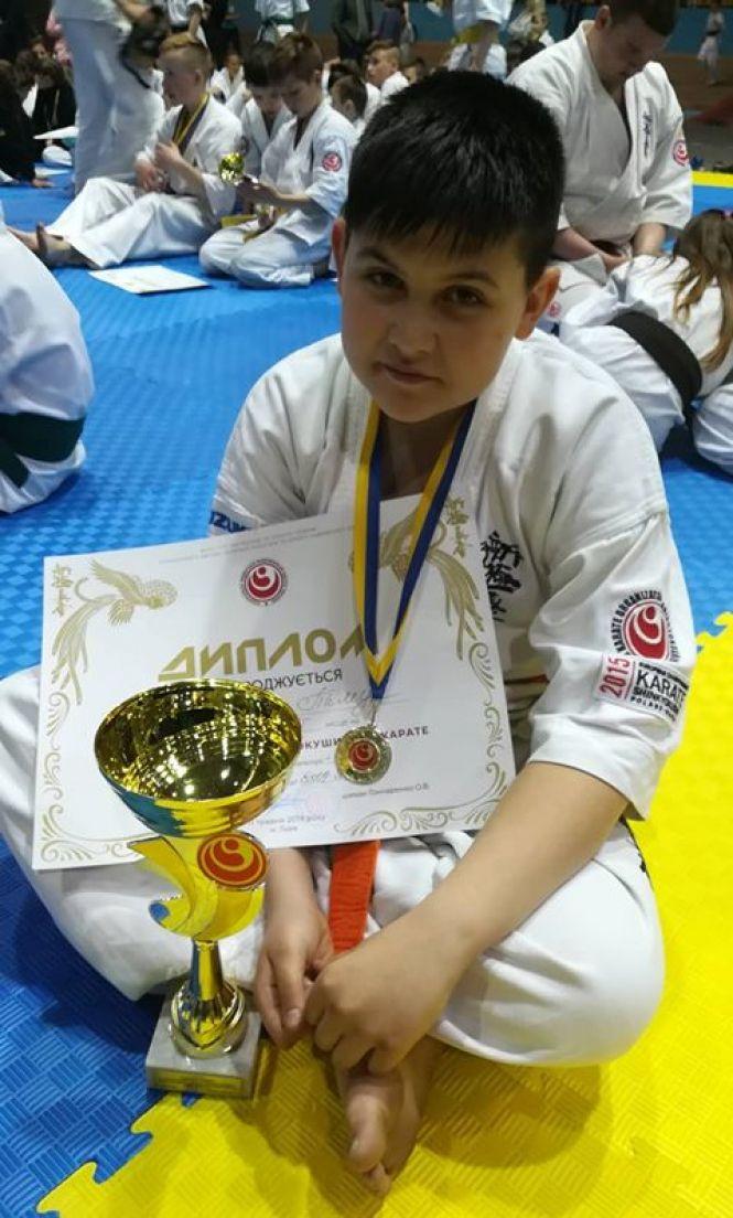 Новини Козятина - фото з Наші каратисти привезли два “золота” та дві “бронзи” Наші каратисти привезли два “золота” та дві “бронзи”, фото №2 на сайті 20minut.ua