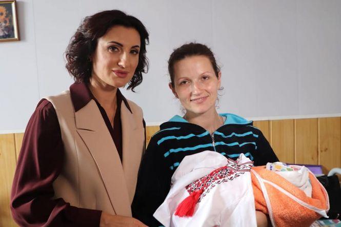 Новини Вінниці - фото з Немовлята у вишиванках: новонароджених вінничан привітали зі святом Немовлята у вишиванках: новонароджених вінничан привітали зі святом, фото №1 на сайті 20minut.ua