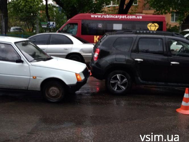 На Бандери утворився затор через аварію (ФОТО), фото №2 на сайті vsim.ua