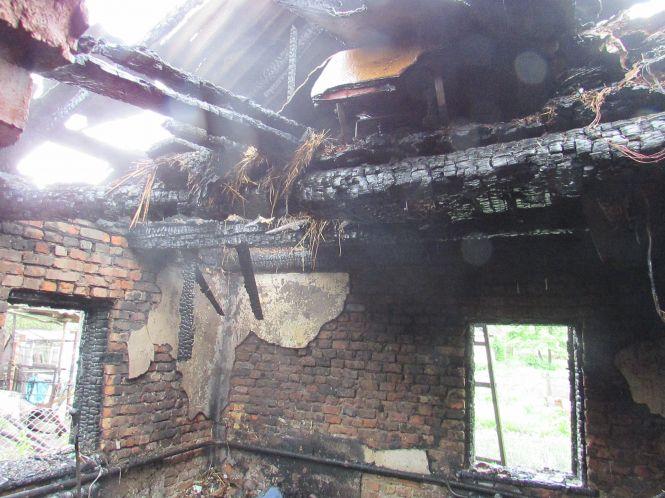 У Козятині, в районі  «Білої казарми», горів будинок, фото №1 на сайті 20minut.ua