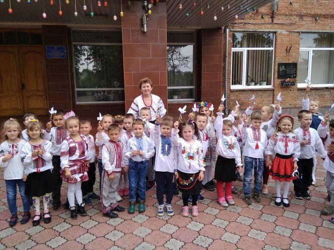 Новини Козятина - фото з Козятинці одягнули вишиванки (оновлено) Козятинці одягнули вишиванки (оновлено), фото №3 на сайті 20minut.ua