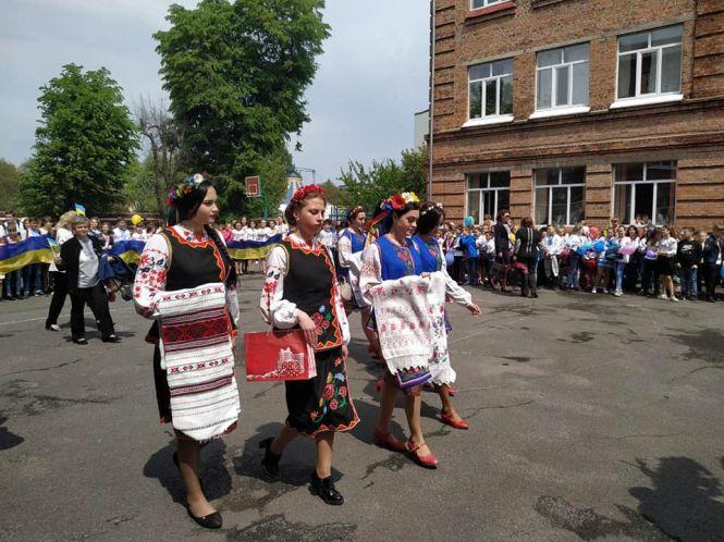 Новини Козятина - фото з Козятинці одягнули вишиванки (оновлено) Козятинці одягнули вишиванки (оновлено), фото №4 на сайті 20minut.ua