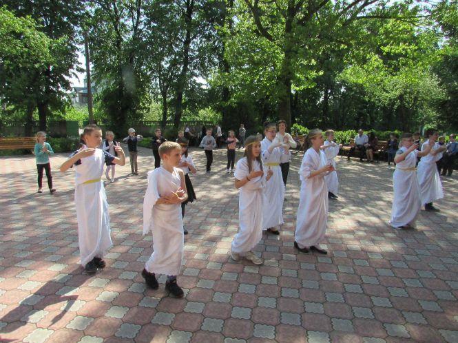 Новини Козятина - фото з В школі інтернат-гімназії святкували День Європи В школі інтернат-гімназії святкували День Європи, фото №3 на сайті 20minut.ua
