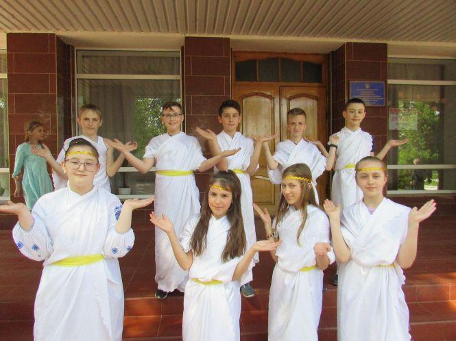 Новини Козятина - фото з В школі інтернат-гімназії святкували День Європи В школі інтернат-гімназії святкували День Європи, фото №1 на сайті 20minut.ua