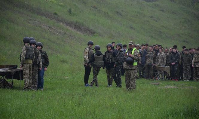 Новини Тернополя - фото з Понад півтори тисячі старшокласників Тернопільщини проходять військовий вишкіл Понад півтори тисячі старшокласників Тернопільщини проходять військовий вишкіл, фото №1 на сайті 20minut.ua