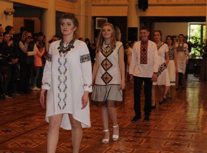 Новини Тернополя - фото з Особливий показ мод від нечуючих і сонячних моделей Особливий показ мод від нечуючих і сонячних моделей, фото №2 на сайті 20minut.ua