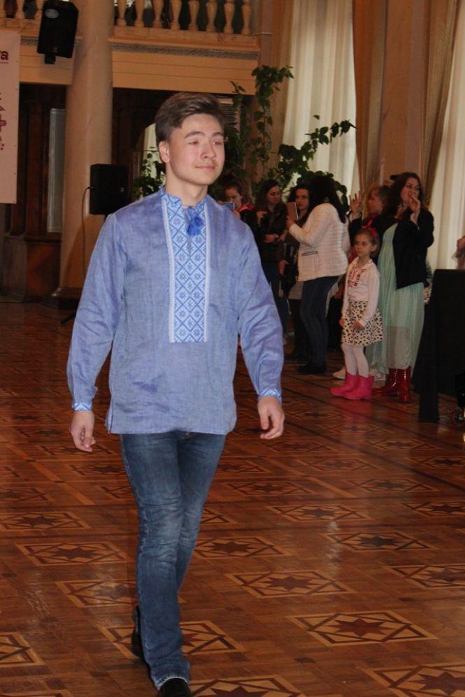 Новини Тернополя - фото з Особливий показ мод від нечуючих і сонячних моделей Особливий показ мод від нечуючих і сонячних моделей, фото №4 на сайті 20minut.ua