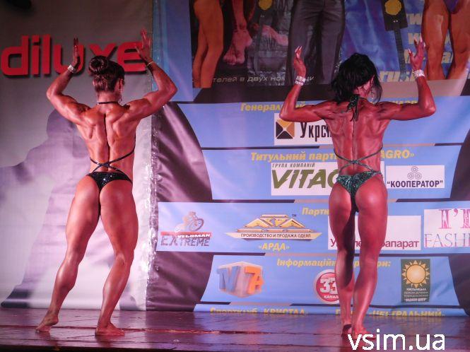 Мінімум одягу, максимум засмаги: як бодібілдери в бікіні дефілювали у Хмельницькому (ФОТО, ВІДЕО), фото №3 на сайті vsim.ua