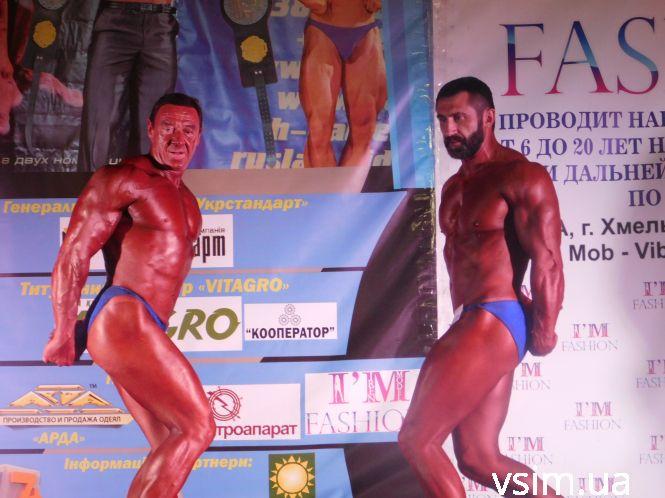 Мінімум одягу, максимум засмаги: як бодібілдери в бікіні дефілювали у Хмельницькому (ФОТО, ВІДЕО), фото №11 на сайті vsim.ua