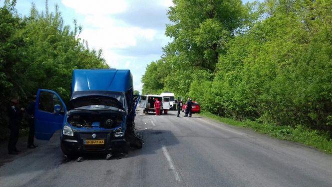 Новини Вінниці - фото з Смертельне зіткнення: водій «Пежо» врізався в маршрутку з 19 пасажирами Смертельне зіткнення: водій «Пежо» врізався в маршрутку з 19 пасажирами, фото №3 на сайті 20minut.ua