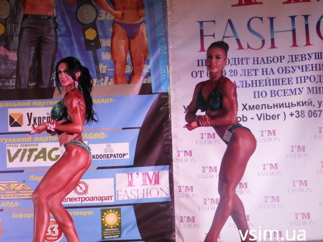Мінімум одягу, максимум засмаги: як бодібілдери в бікіні дефілювали у Хмельницькому (ФОТО, ВІДЕО), фото №6 на сайті vsim.ua