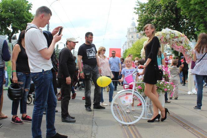 Новини Вінниці - фото з У Вінниці відкрили День Європи. На Соборній зібрані десятки святкових локацій У Вінниці відкрили День Європи. На Соборній зібрані десятки святкових локацій, фото №7 на сайті 20minut.ua