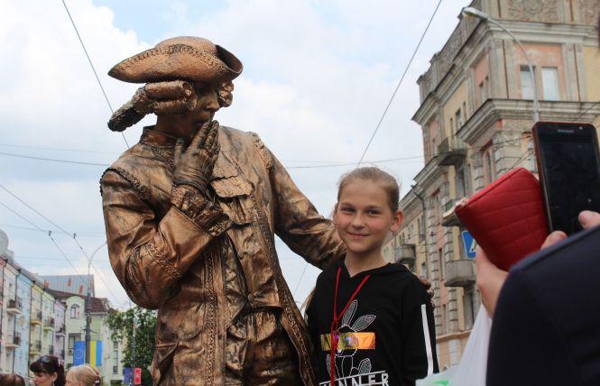Новини Вінниці - фото з У Вінниці відкрили День Європи. На Соборній зібрані десятки святкових локацій У Вінниці відкрили День Європи. На Соборній зібрані десятки святкових локацій, фото №8 на сайті 20minut.ua