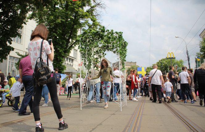 Новини Вінниці - фото з У Вінниці відкрили День Європи. На Соборній зібрані десятки святкових локацій У Вінниці відкрили День Європи. На Соборній зібрані десятки святкових локацій, фото №6 на сайті 20minut.ua
