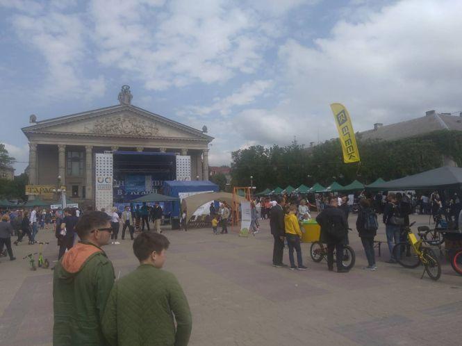 На Театралці тернополянам демонстрували наукові досліди, фото №1 на сайті 20minut.ua