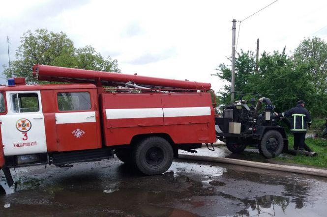 Повалені дерева, затоплені двори та 70 населених пунктів без світла: наслідки негоди на Хмельниччині, фото №10 на сайті vsim.ua