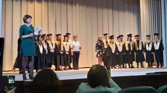 Свято: пролунав останній дзвоник для учнів ІІІ курсів ліцею-школи, фото №1 на сайті 20minut.ua