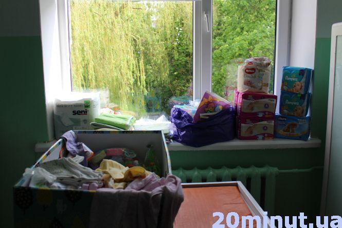 Палату маленької дівчинки, яку залишала мама, небайдужі всипали подарунками, фото №3 на сайті 20minut.ua