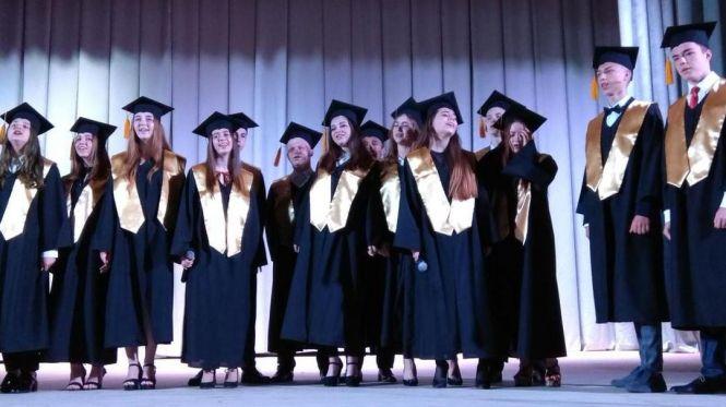 Свято: пролунав останній дзвоник для учнів ІІІ курсів ліцею-школи, фото №4 на сайті 20minut.ua