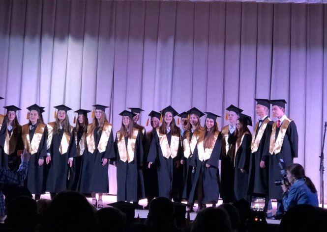 Свято: пролунав останній дзвоник для учнів ІІІ курсів ліцею-школи, фото №2 на сайті 20minut.ua