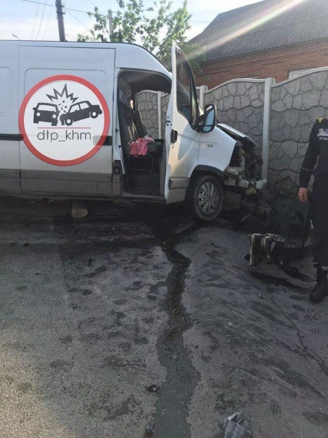 Новини Хмельницького - фото з У Хмельницькому BMW протаранило бус: постраждало двоє людей (ФОТО) У Хмельницькому BMW протаранило бус: постраждало двоє людей (ФОТО), фото №4 на сайті vsim.ua