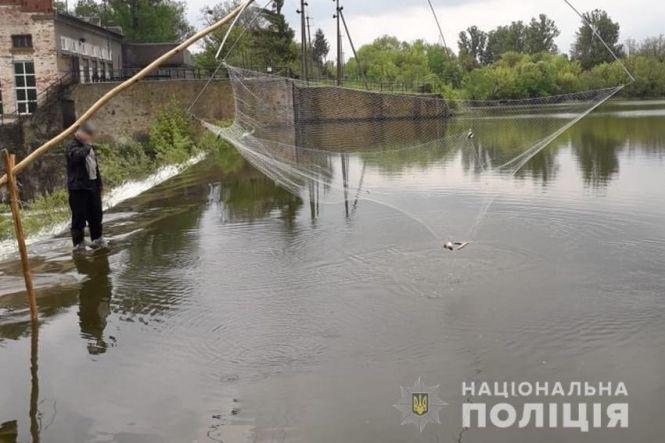 Новини Хмельницького - фото з На Хмельниччині спіймали браконьєрів з сітями. Їм загрожує штраф або навіть в'язниця