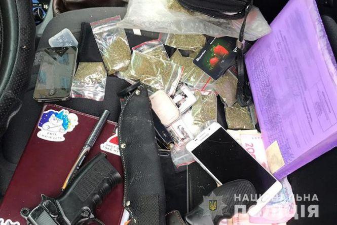 Новини Тернополя - фото з У Тернополі затримали наркоторговців (фото) У Тернополі затримали наркоторговців (фото), фото №2 на сайті 20minut.ua