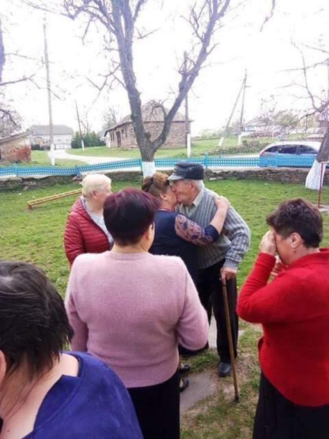 Новини Тернополя - фото з “Неможливо було стримати сліз”: випускники повернулись у школу через 50 років “Неможливо було стримати сліз”: випускники повернулись у школу через 50 років, фото №3 на сайті 20minut.ua