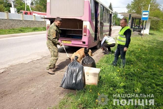 Новини Тернополя - фото з Стало відомо, хто “замінував” рейсовий автобус "Червоноград-Тернопіль" Стало відомо, хто “замінував” рейсовий автобус "Червоноград-Тернопіль", фото №1 на сайті 20minut.ua