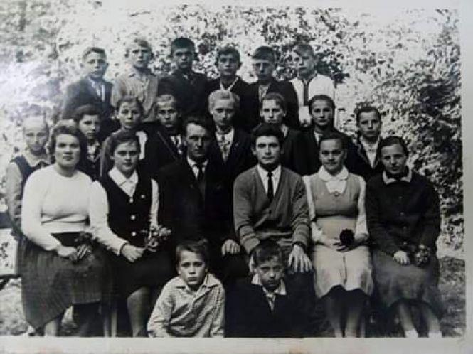 Новини Тернополя - фото з “Неможливо було стримати сліз”: випускники повернулись у школу через 50 років “Неможливо було стримати сліз”: випускники повернулись у школу через 50 років, фото №2 на сайті 20minut.ua