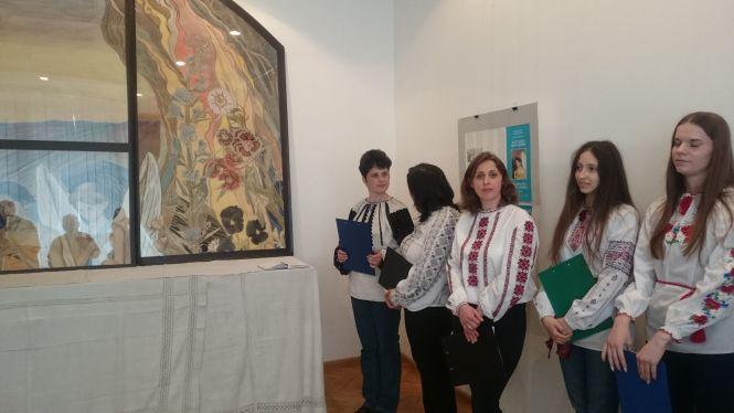 У Тернополі представили унікальне панно виконане на семи окремих аркушах грубого паперу, фото №5 на сайті 20minut.ua