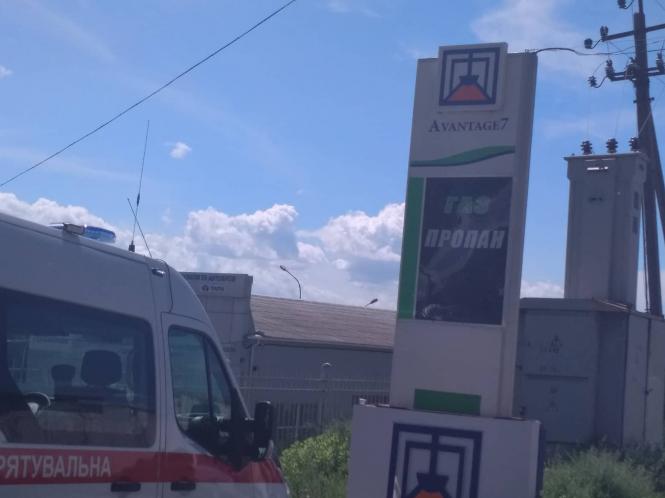 Біля газової заправки у Хмельницькому горить склад (ФОТО і ВІДЕО), фото №5 на сайті vsim.ua