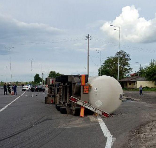 Новини Вінниці - фото з На Літинщині перекинувся MAN, який перевозив пропан-бутан На Літинщині перекинувся MAN, який перевозив пропан-бутан, фото №2 на сайті 20minut.ua