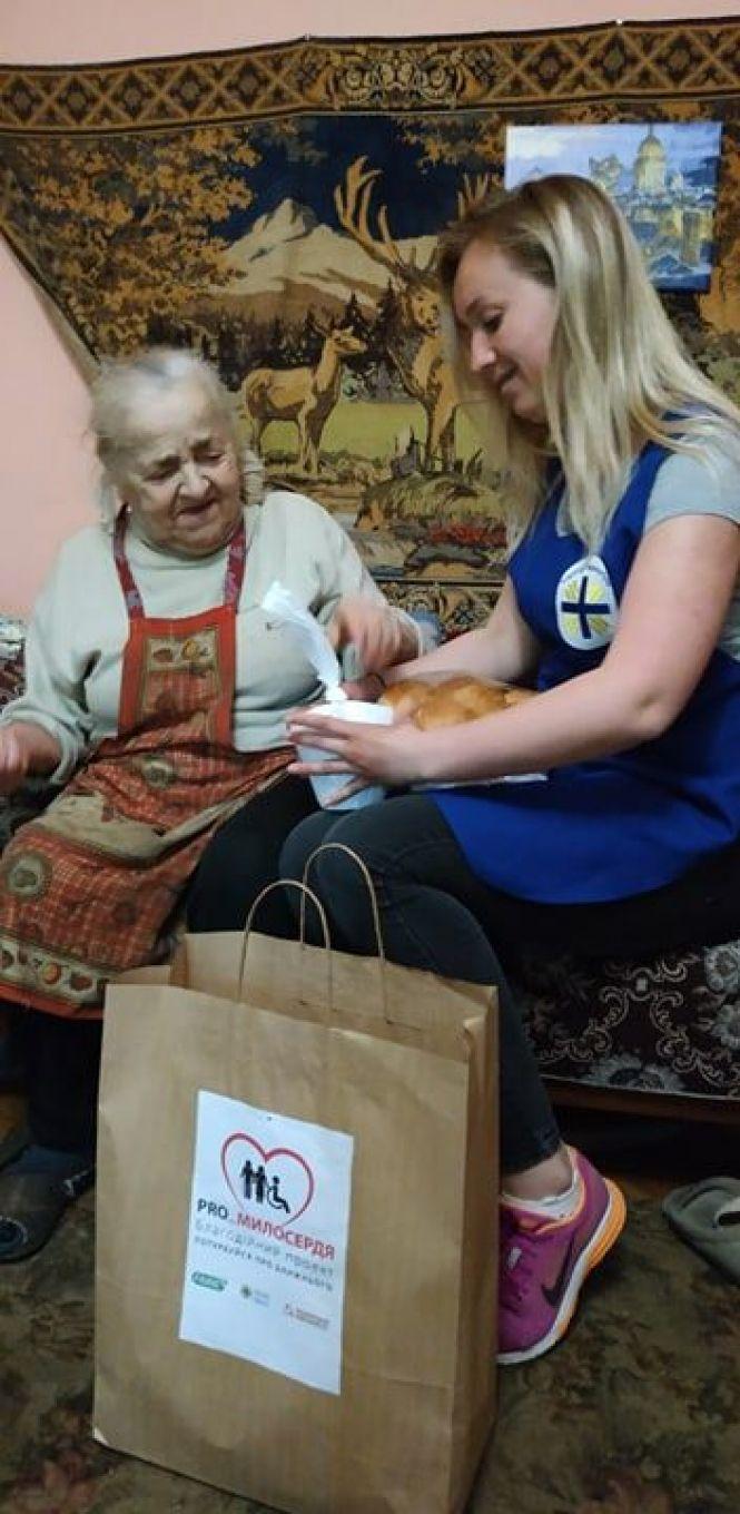 Новини Тернополя - фото з Щотижня працівники “Карітасу” розвозять теплі обіди потребуючим. Організації потрібні кошти на продукти та авто Щотижня працівники “Карітасу” розвозять теплі обіди потребуючим. Організації потрібні кошти на продукти та авто, фото №1 на сайті 20minut.ua