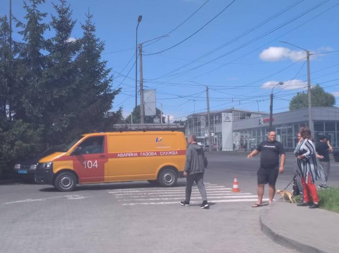 Біля газової заправки у Хмельницькому горить склад (ФОТО і ВІДЕО), фото №10 на сайті vsim.ua