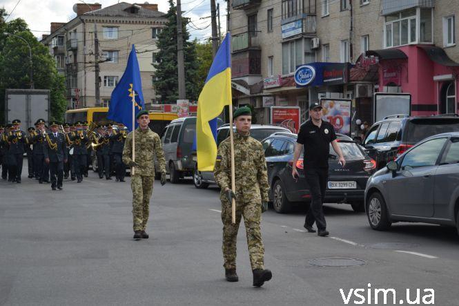 Центром Хмельницького пройшов Марш Героїв (ФОТО, ВІДЕО), фото №2 на сайті vsim.ua