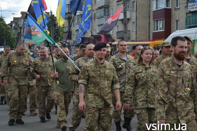 Центром Хмельницького пройшов Марш Героїв (ФОТО, ВІДЕО), фото №14 на сайті vsim.ua
