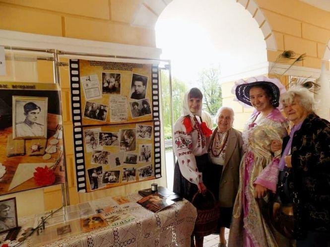 Новини Козятина - фото з Музей історії міста вразив журі сценкою «За двома зайцями» Музей історії міста вразив журі сценкою «За двома зайцями», фото №2 на сайті 20minut.ua