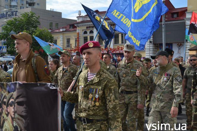 Центром Хмельницького пройшов Марш Героїв (ФОТО, ВІДЕО), фото №22 на сайті vsim.ua