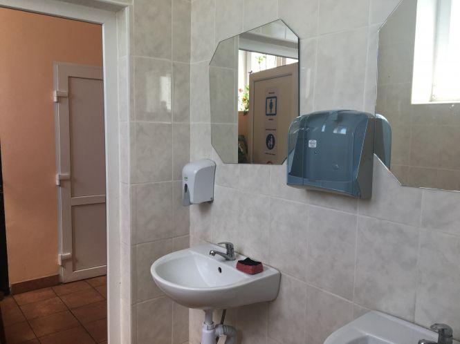 Новини Хмельницького - фото з “Запах фіалок”, матюки і “привітні” мухи: ревізія туалетів у парках Хмельницького “Запах фіалок”, матюки і “привітні” мухи: ревізія туалетів у парках Хмельницького, фото №6 на сайті vsim.ua