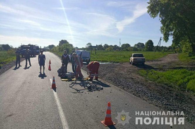 На Хмельниччині ВАЗ наїхав на велосипедистку. Жінка в лікарні, фото №1 на сайті vsim.ua