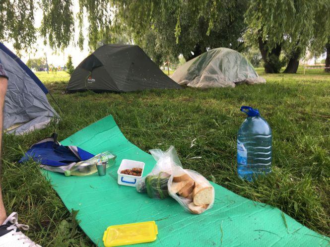 Новини Хмельницького - фото з “Запаслись алкоголем і драйвом”: хто і як живе у наметовому містечку Rock&Buh “Запаслись алкоголем і драйвом”: хто і як живе у наметовому містечку Rock&Buh, фото №6 на сайті vsim.ua
