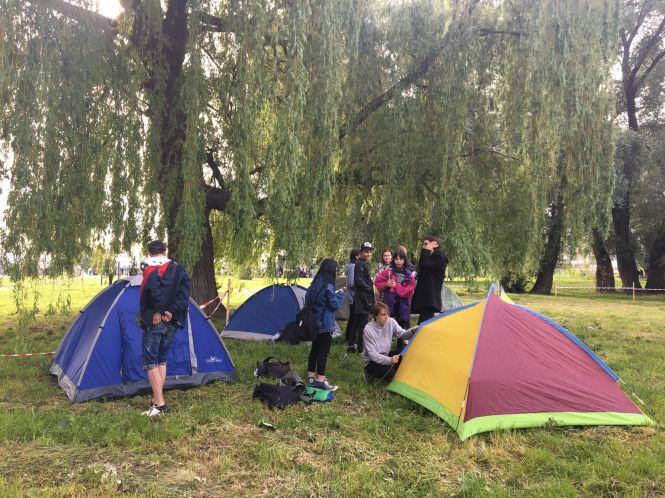 Новини Хмельницького - фото з “Запаслись алкоголем і драйвом”: хто і як живе у наметовому містечку Rock&Buh “Запаслись алкоголем і драйвом”: хто і як живе у наметовому містечку Rock&Buh, фото №7 на сайті vsim.ua