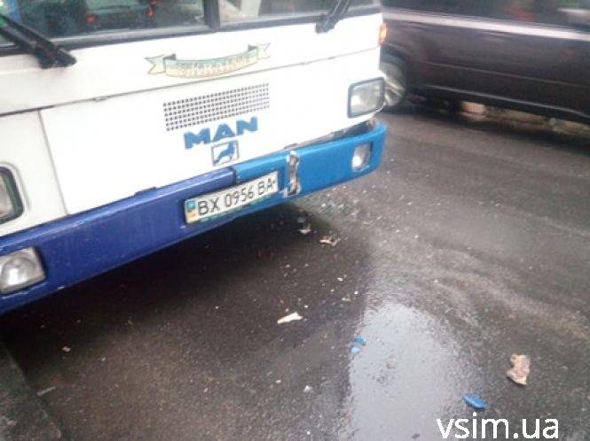 На Кам’янецькій зіткнулися 51-й автобус і “Volkswagen” на литовських номерах, фото №2 на сайті vsim.ua