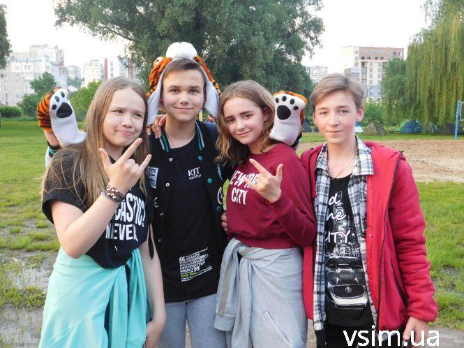 У Хмельницькому на «Rock&Buh» тусили єдинороги, пінгвінчик та рокери з кольоровими ірокезами, фото №14 на сайті vsim.ua