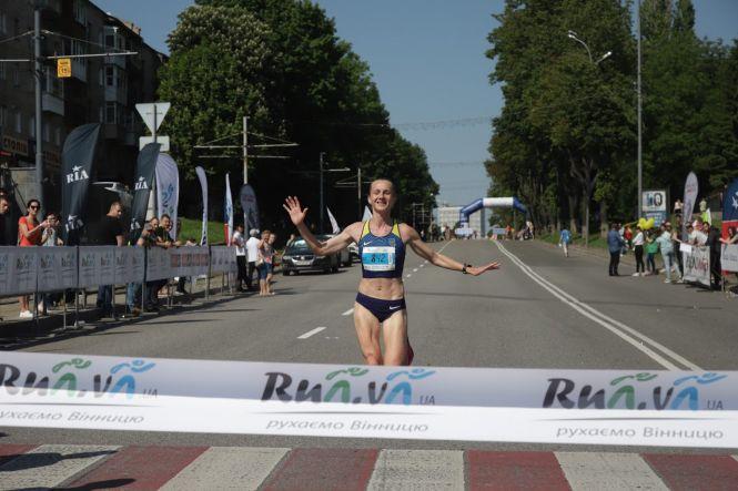 Новини Вінниці - фото з Вінницький напівмарафон:  хто вони – переможці  наймасовішого забігу міста Вінницький напівмарафон:  хто вони – переможці  наймасовішого забігу міста, фото №4 на сайті 20minut.ua