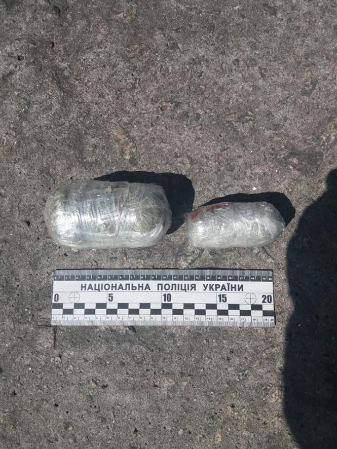 На Хмельниччині працівника колонії затримали з наркотиками, фото №2 на сайті vsim.ua